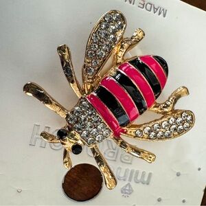 ✨ Sparkling Bee Pin - Gold-Tone with Crystal Details